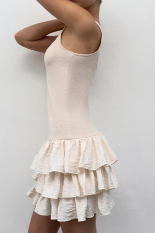 Короткое платье с воланами- Заказать в России