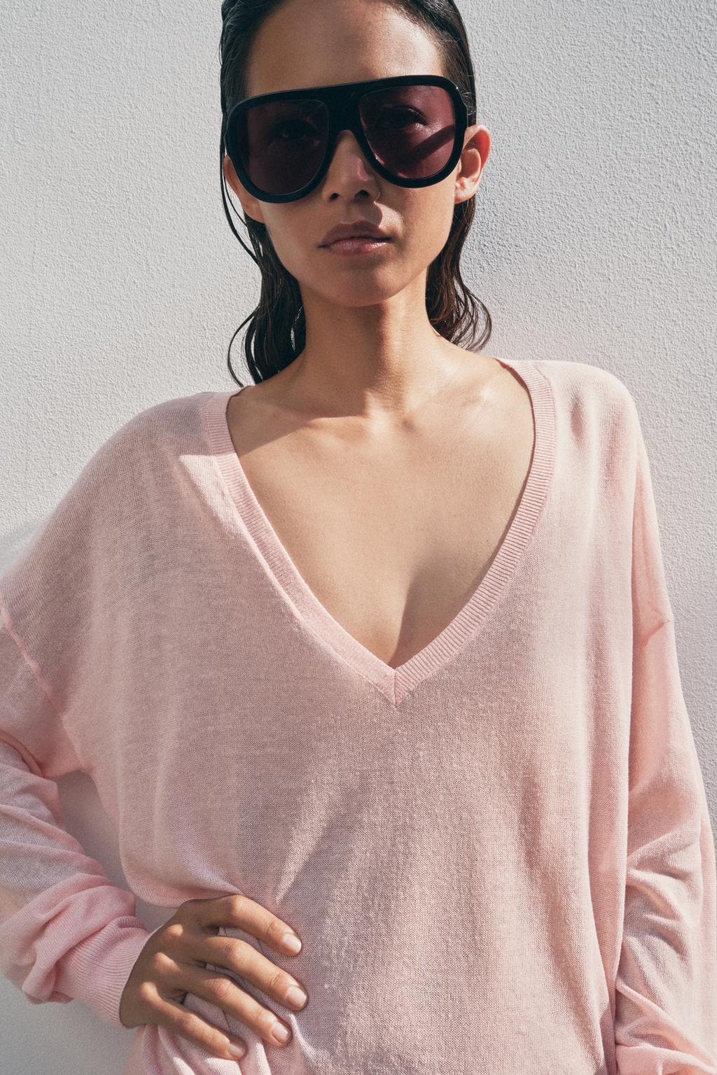 ДЖЕМПЕР ТОНКОЙ ВЯЗКИ С V-ОБРАЗНЫМ ВЫРЕЗОМ