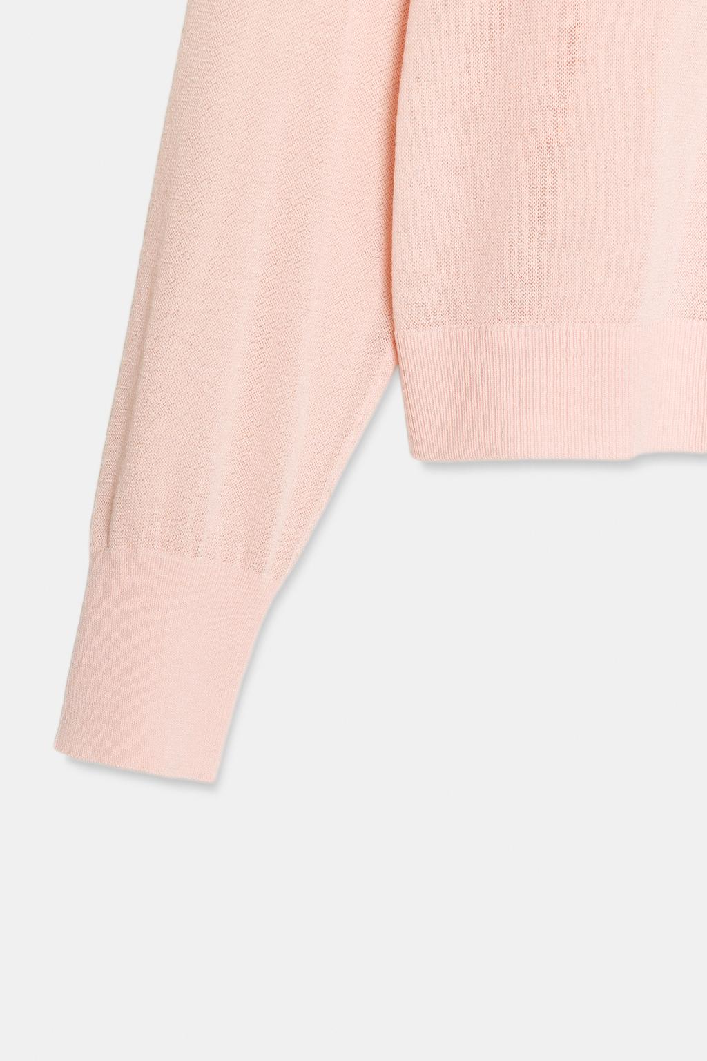 ДЖЕМПЕР ТОНКОЙ ВЯЗКИ С V-ОБРАЗНЫМ ВЫРЕЗОМ