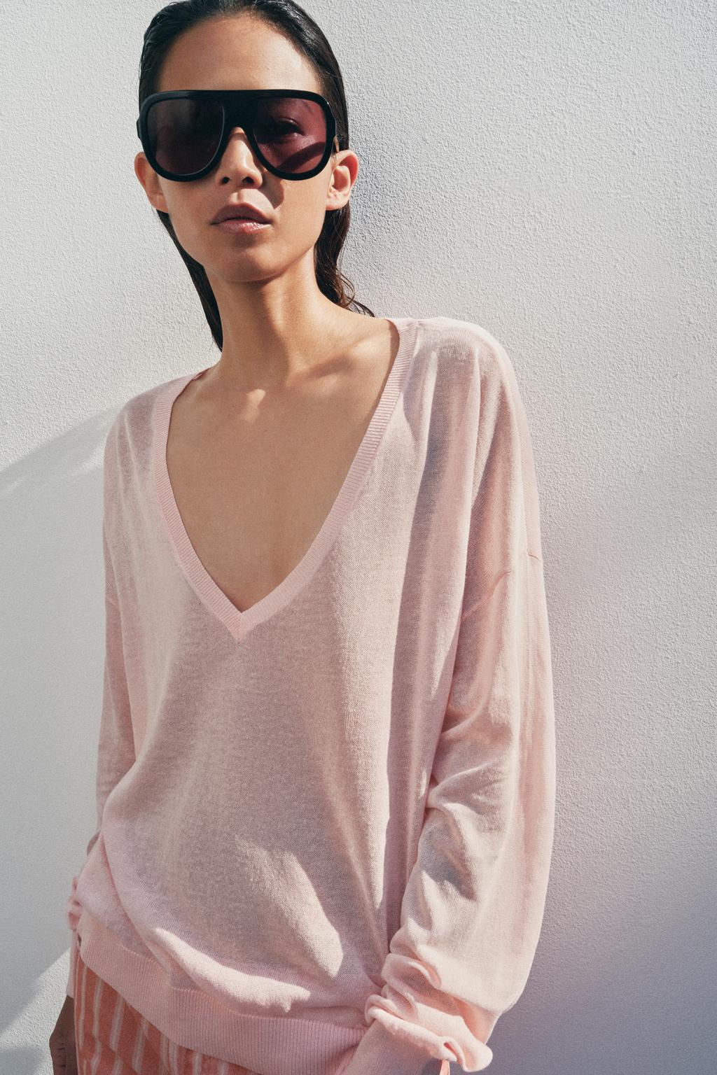 ДЖЕМПЕР ТОНКОЙ ВЯЗКИ С V-ОБРАЗНЫМ ВЫРЕЗОМ