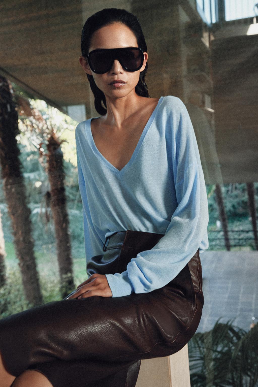 ТОНКИЙ ДЖЕМПЕР С V-ОБРАЗНЫМ ВЫРЕЗОМ