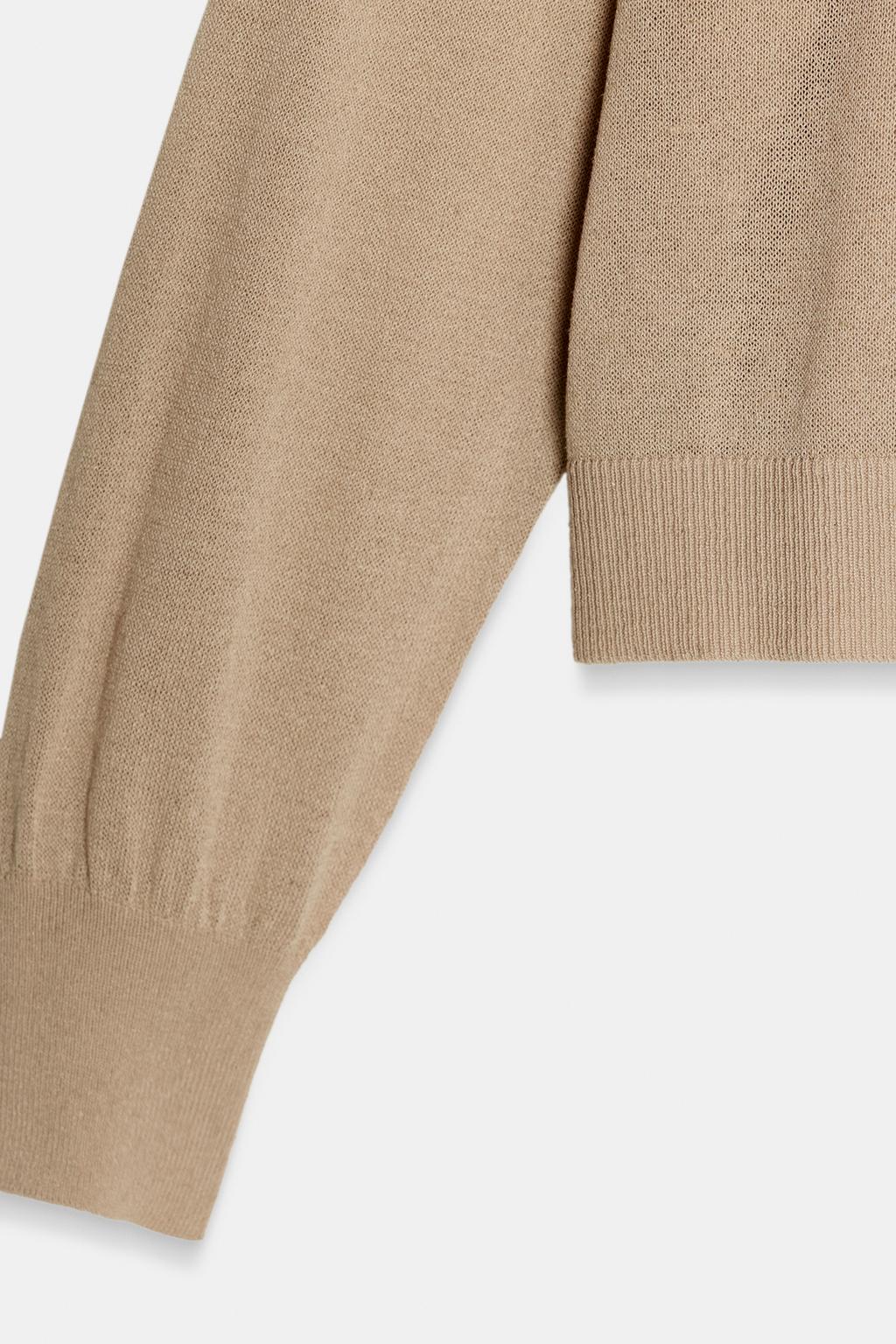 ДЖЕМПЕР ТОНКОЙ ВЯЗКИ С V-ОБРАЗНЫМ ВЫРЕЗОМ