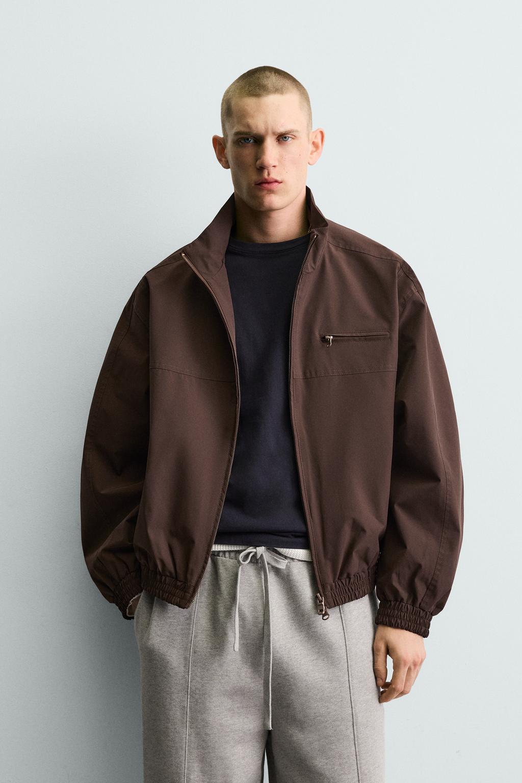 КУРТКА  ИЗ ВЫСОКОТЕХНОЛОГИЧНОЙ ТКАНИ 