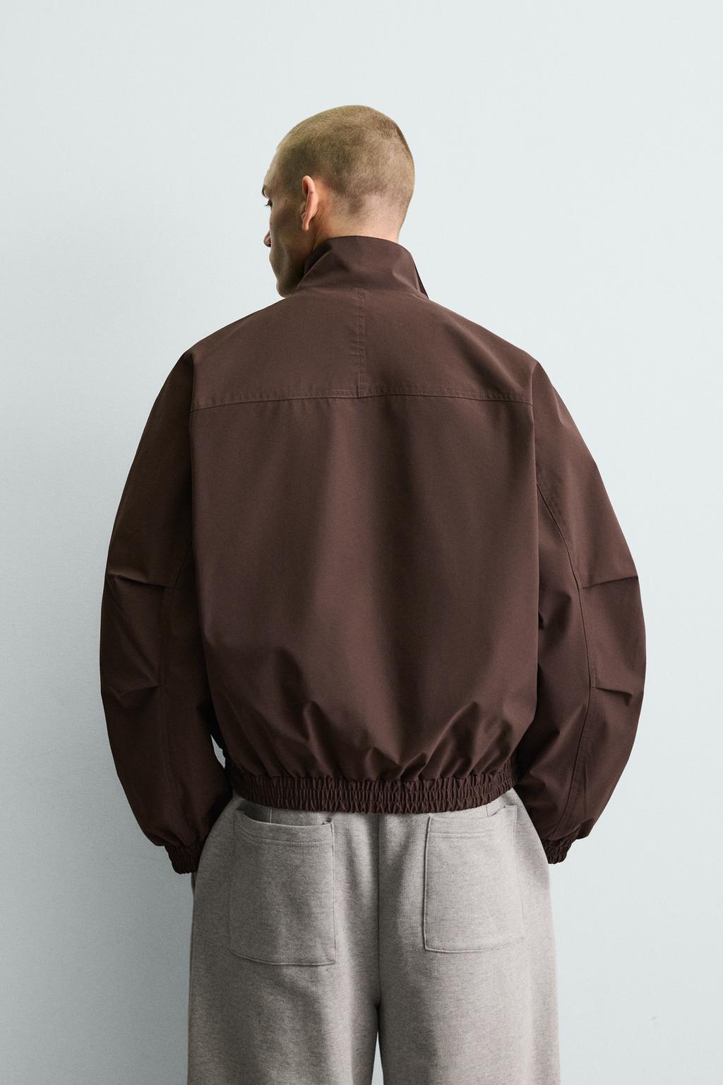 КУРТКА  ИЗ ВЫСОКОТЕХНОЛОГИЧНОЙ ТКАНИ 