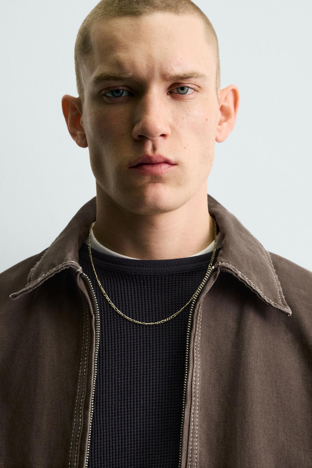 КУРТКА  С КОНТРАСТНОЙ ОТСТРОЧКОЙ