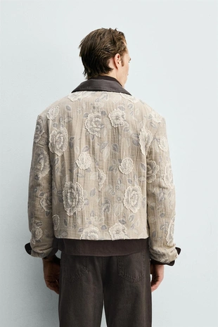 Жаккардовая куртка с неравномерным цветочным узором- Заказать в России