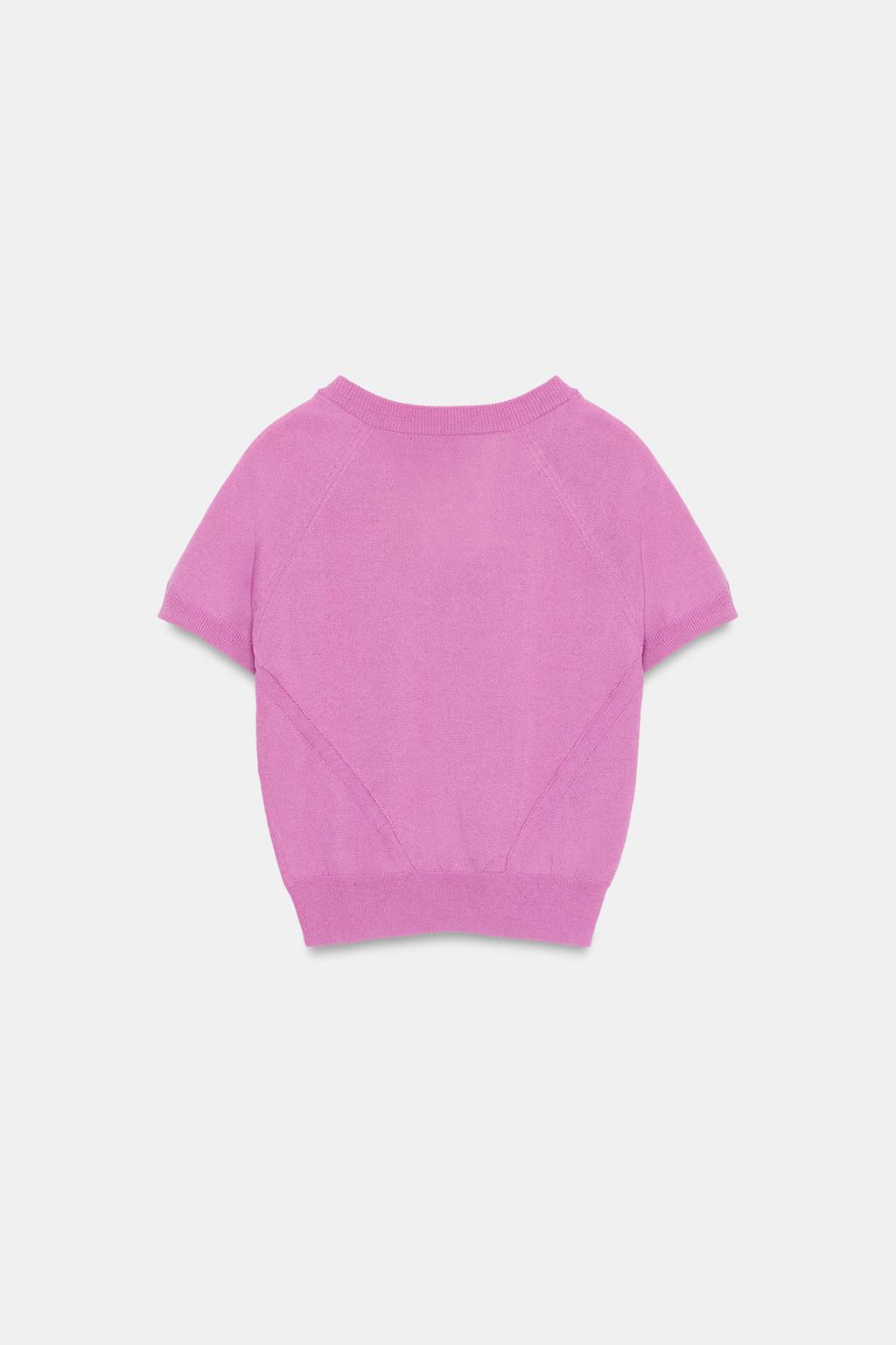 ТОП С КОРОТКИМИ РУКАВАМИ И V-ОБРАЗНЫМ ВЫРЕЗОМ