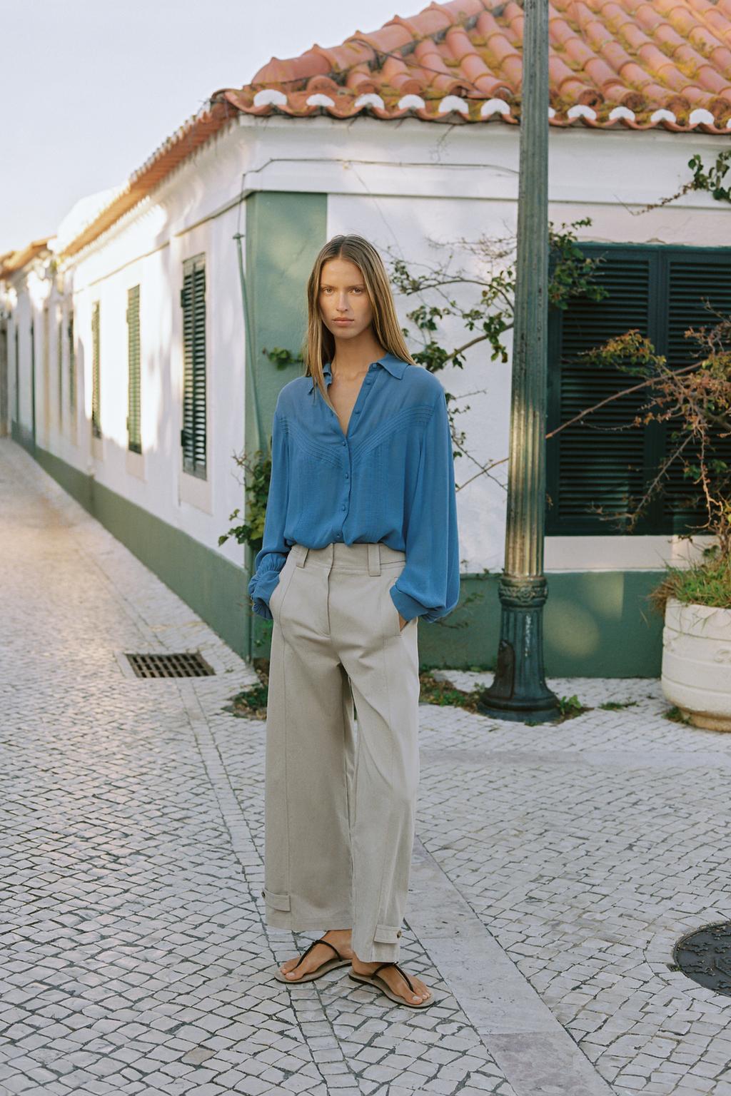 РУБАШКА СТРУЯЩЕГОСЯ КРОЯ СО СБОРКАМИ