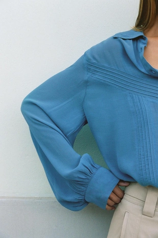 Рубашка струящегося кроя со сборками- Заказать в России