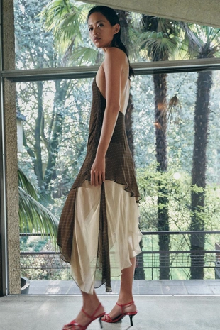 Асимметричное комбинированное платье из коллекции «Zw»- Заказать в России