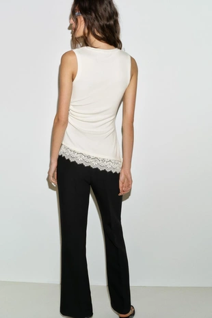 Топ с драпировкой и кружевом