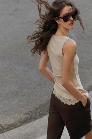 Топ с драпировкой и кружевом