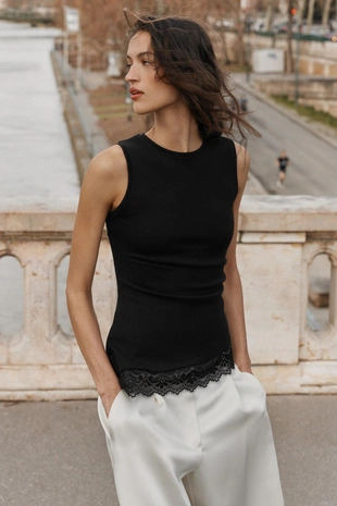 Топ с драпировкой и кружевом