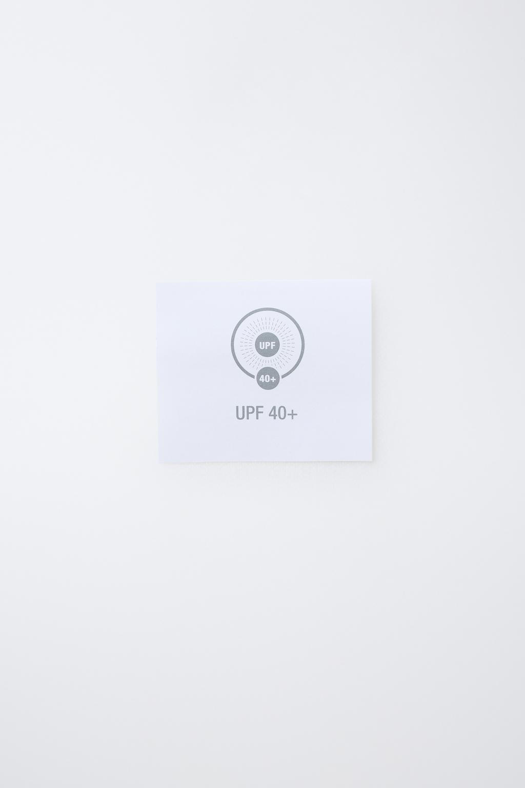 Рашгард с защитой от солнца 1-6 лет с вышитыми клубничками