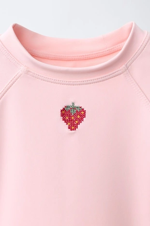 Рашгард с защитой от солнца 1-6 лет с вышитыми клубничками- Заказать в России