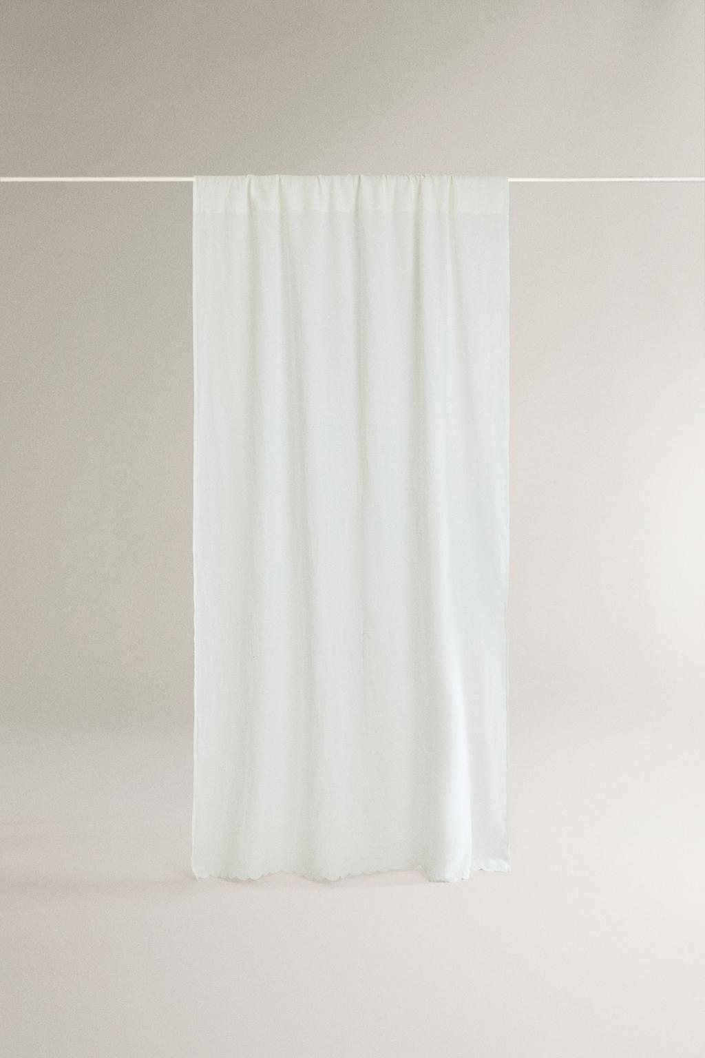 Льняная занавеска с отделкой кружевным краем