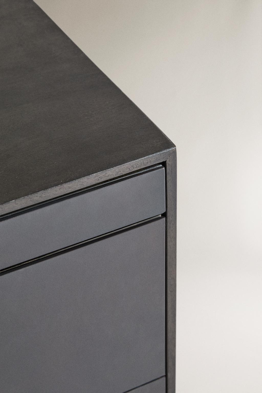 Темный деревянный прикроватный столик из металла