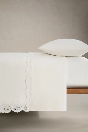 Покрывало с вышивкой и оборкой- Заказать в России