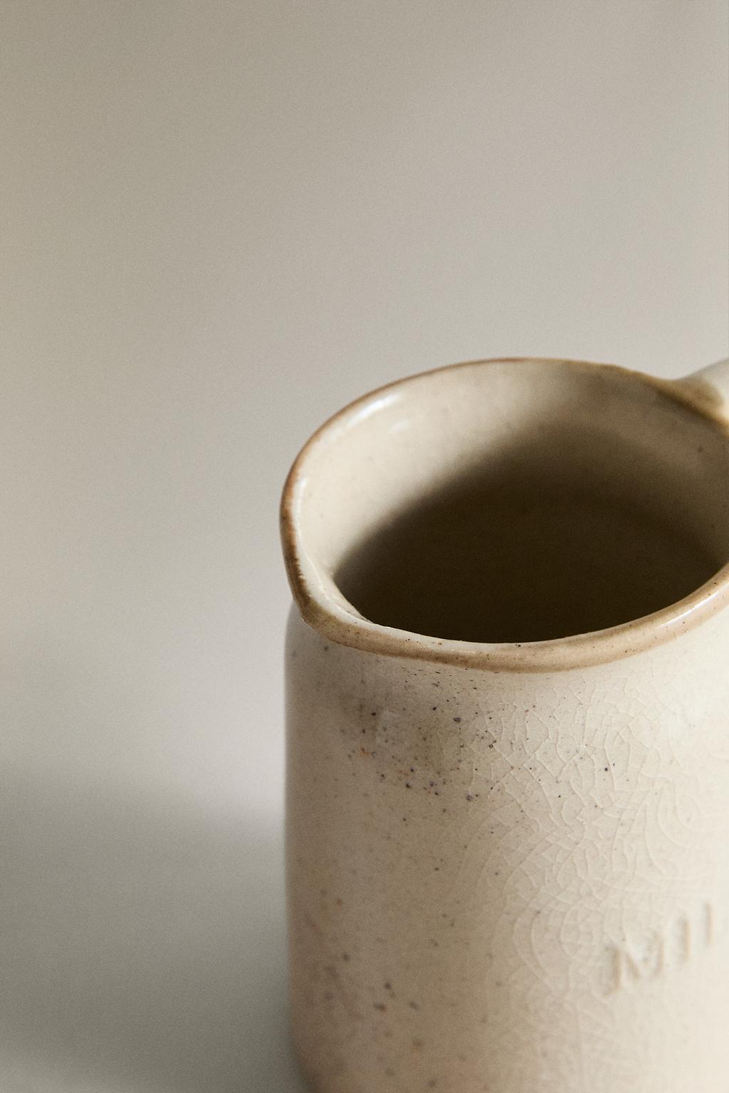 Керамический кувшин для молока