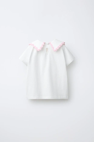 Футболка с волнистым отложным воротником