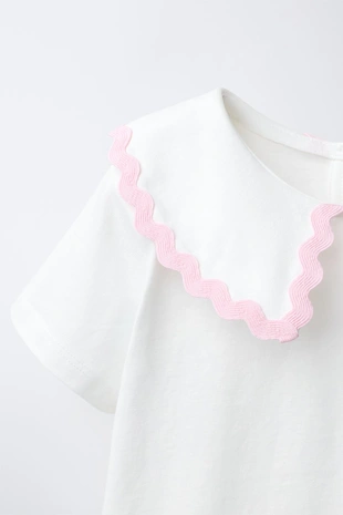 Футболка с волнистым отложным воротником