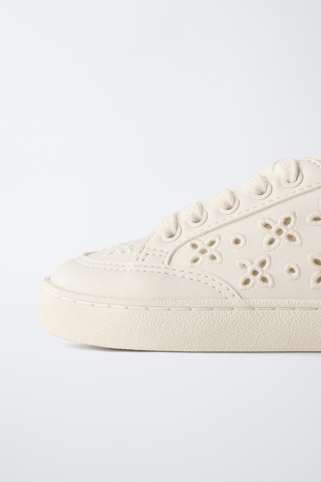 ПЕРФОРИРОВАННЫЕ КРОССОВКИ