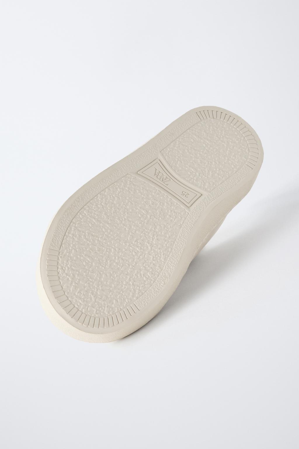 ПЕРФОРИРОВАННЫЕ КРОССОВКИ