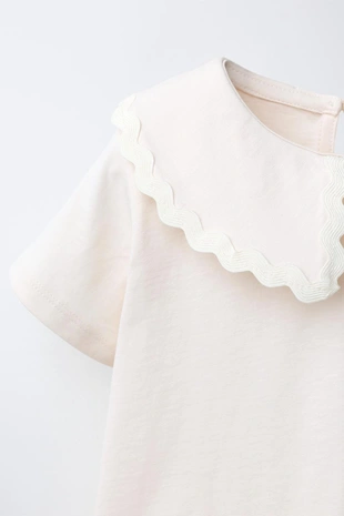 Футболка с волнистым воротником