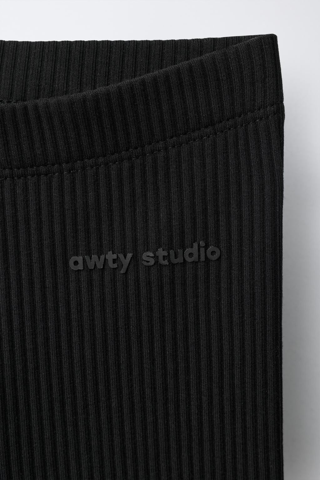 ВЕЛОСИПЕДНЫЕ ЛЕГИНСЫ В РУБЧИК С РЕЛЬЕФНОЙ НАДПИСЬЮ