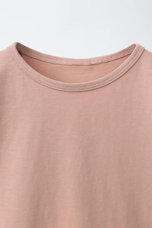 Однотонная футболка