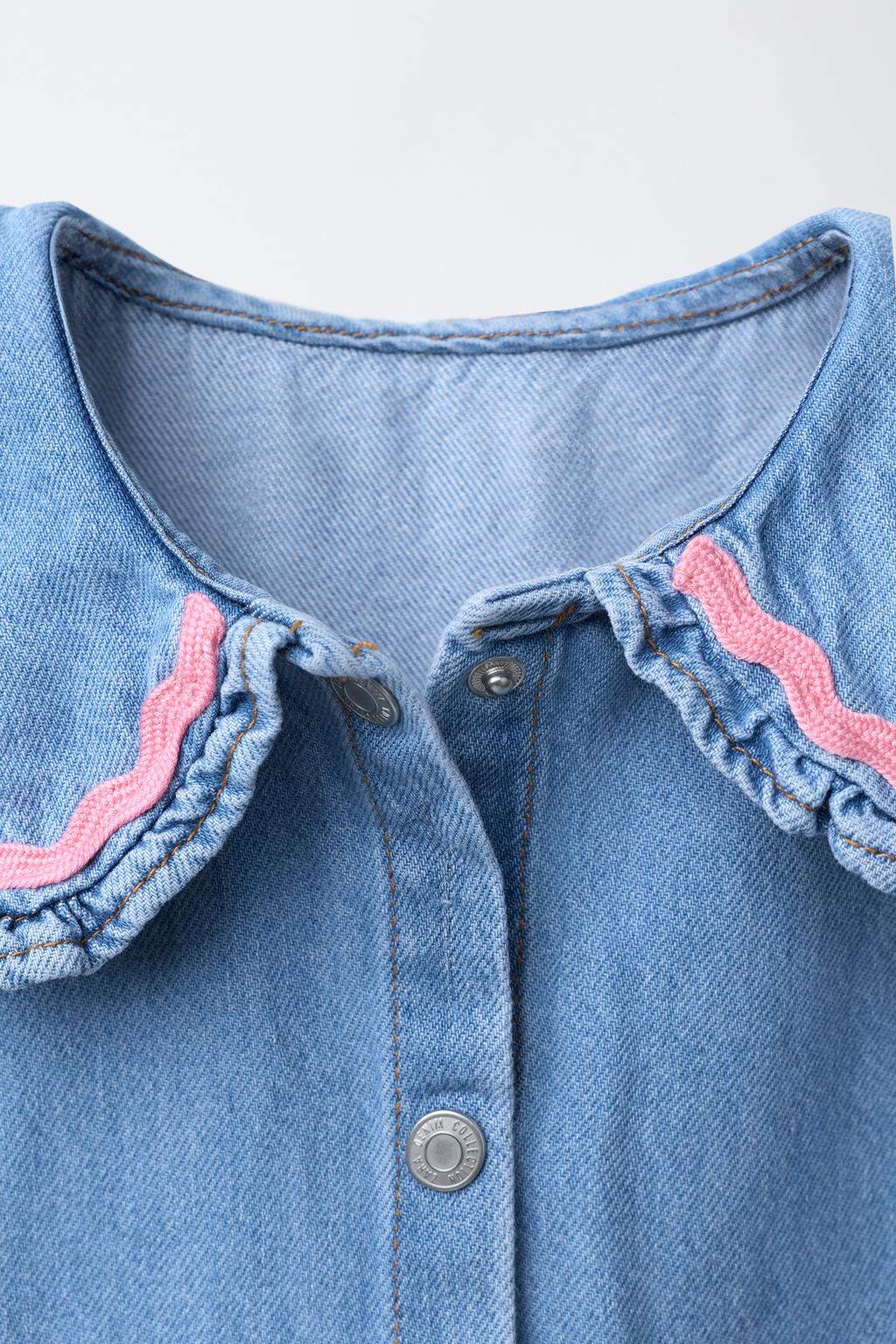 ДЖИНСОВОЕ ПЛАТЬЕ С ВОЛНИСТЫМ КРАЕМ