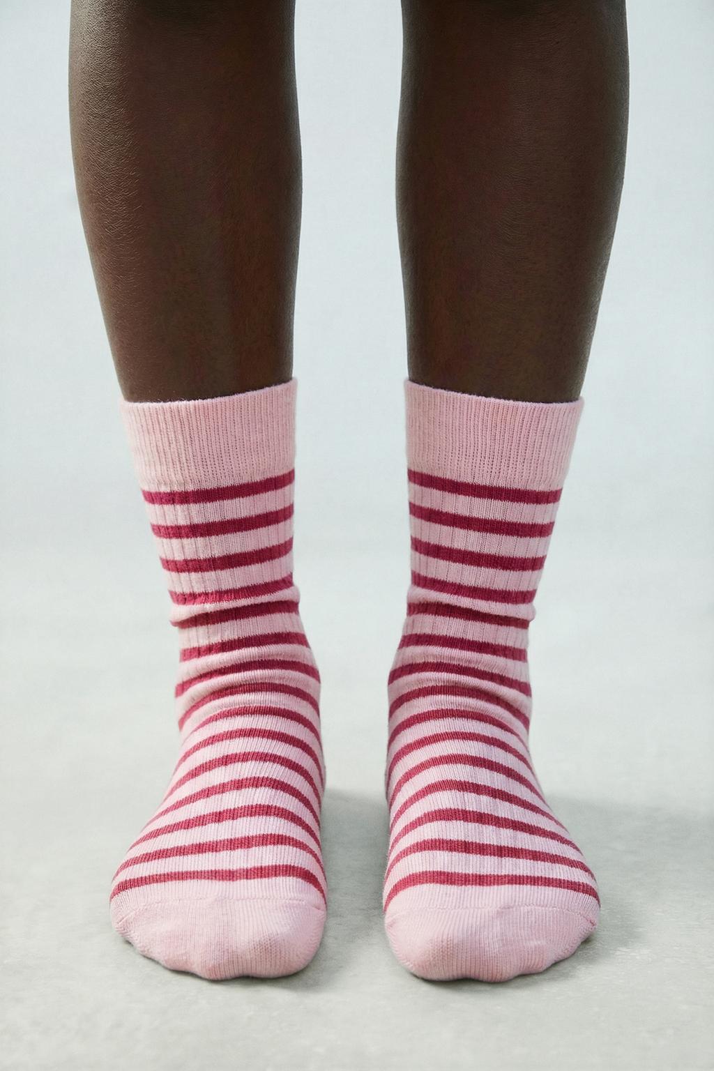 НАБОР ИЗ ДВУХ ПАР ВЫСОКИХ НОСКОВ В ПОЛОСКУ