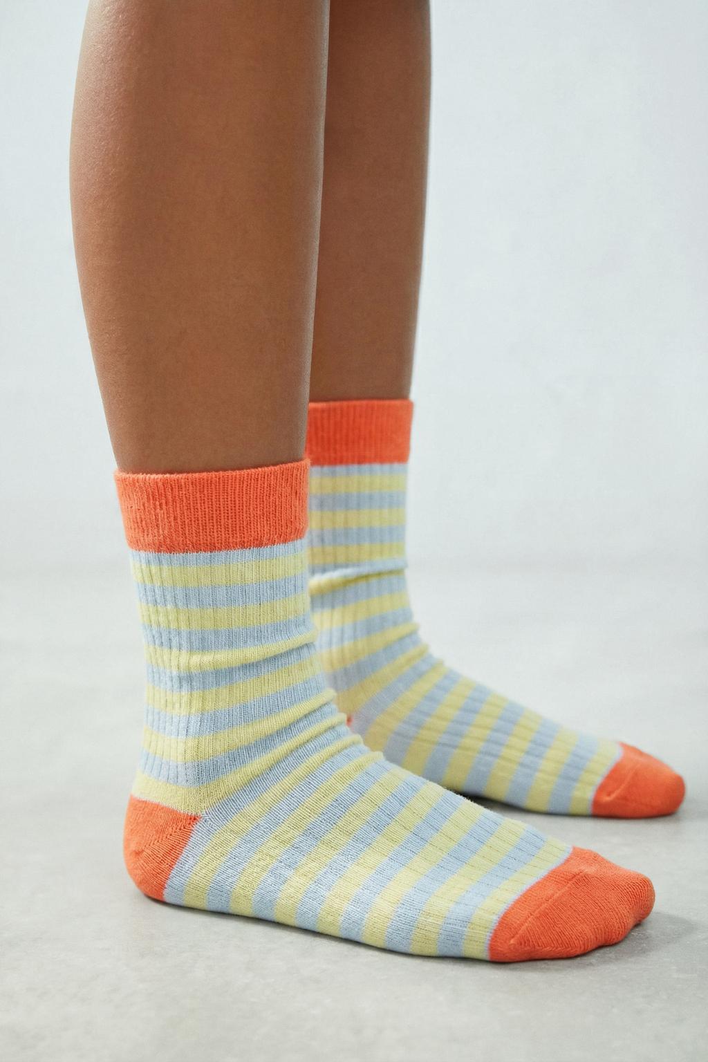 НАБОР ИЗ ДВУХ ПАР ВЫСОКИХ НОСКОВ В ПОЛОСКУ