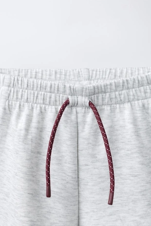 Спортивные шорты-бермуды с контрастными элементами- Заказать в России