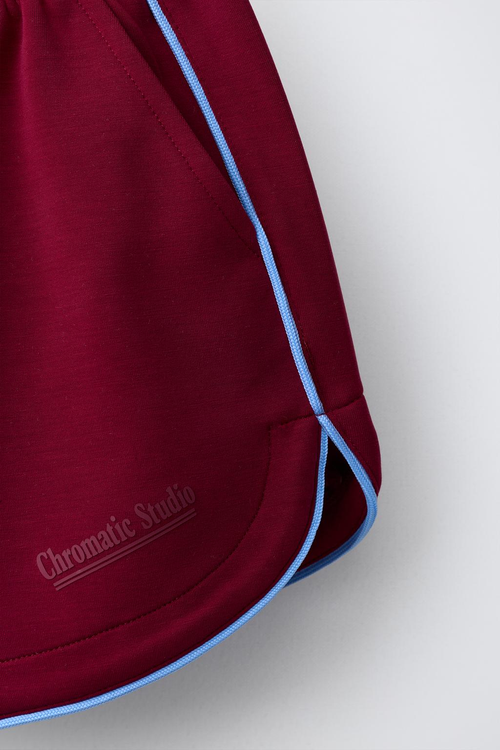 СПОРТИВНЫЕ ШОРТЫ-БЕРМУДЫ С КОНТРАСТНЫМИ ЭЛЕМЕНТАМИ