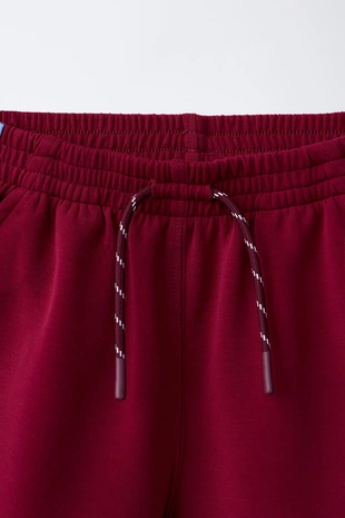 Спортивные шорты-бермуды с контрастными элементами- Заказать в России