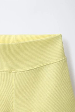 Короткие легинсы в рубчик