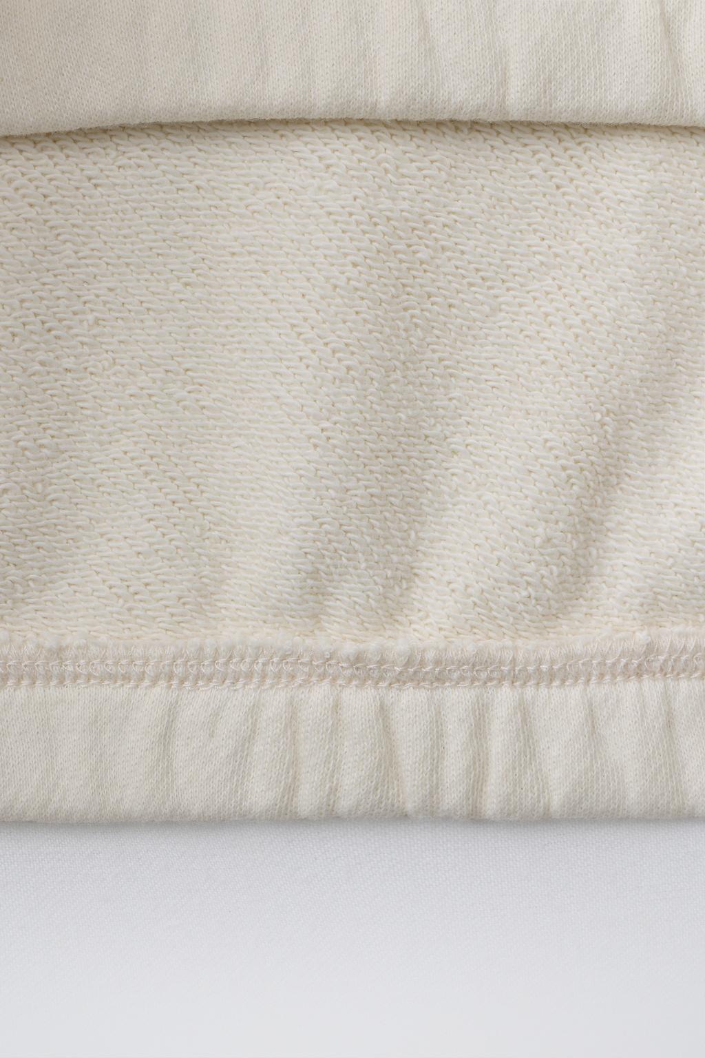 КОМПЛЕКТ ИЗ ТОЛСТОВКИ И ШОРТОВ С НАДПИСЬЮ