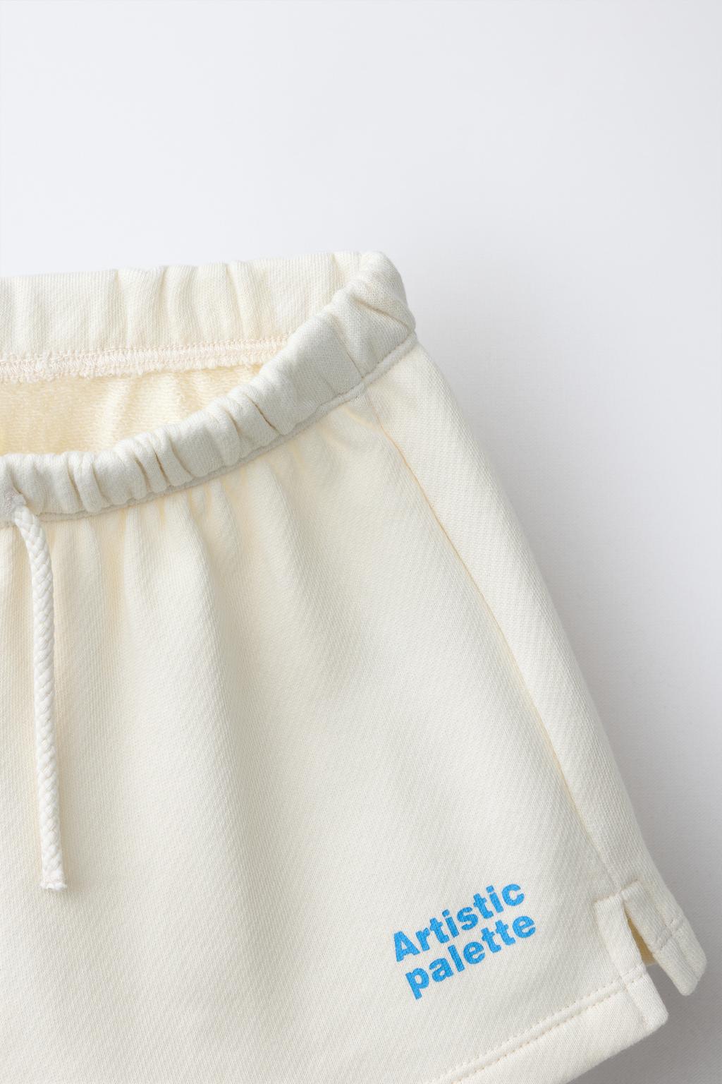 КОМПЛЕКТ ИЗ ТОЛСТОВКИ И ШОРТОВ С НАДПИСЬЮ