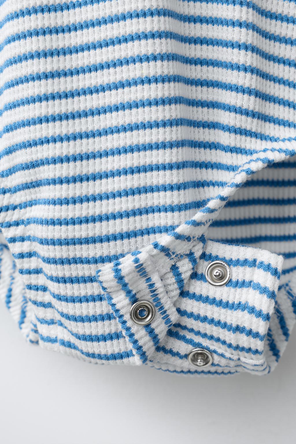 КОМПЛЕКТ ИЗ БОДИ И ЛЕГИНСОВ В ПОЛОСКУ С ВЫШИВКОЙ «ЦЫПЛЕНОК»