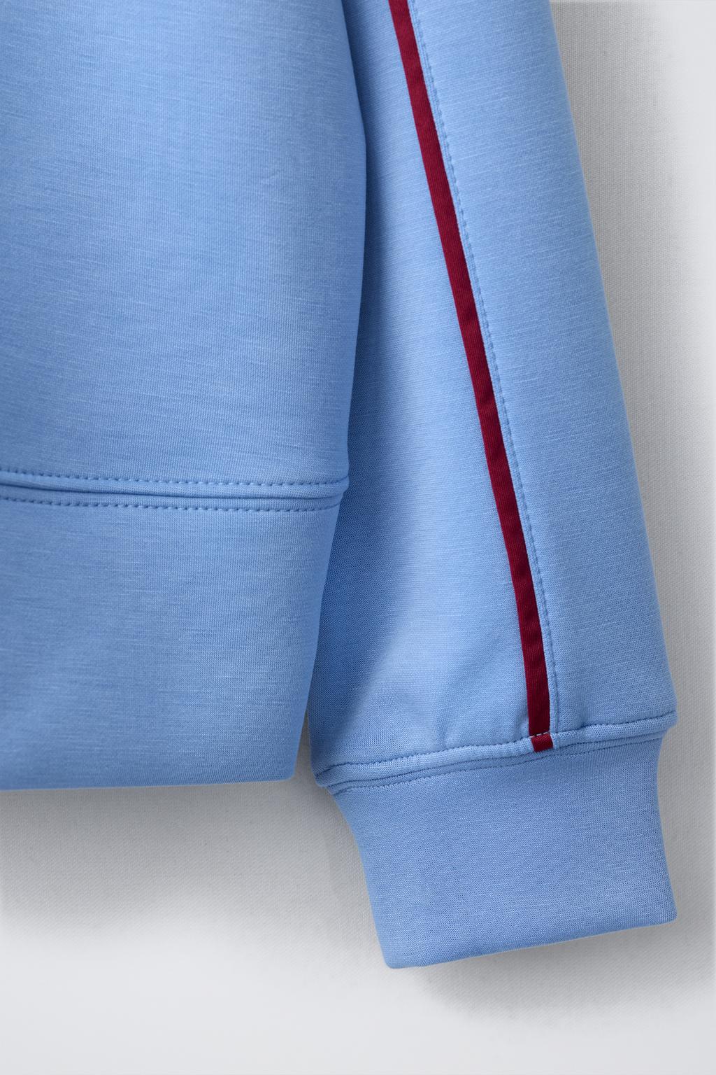 ХУДИ С КОНТРАСТНЫМИ ДЕТАЛЯМИ