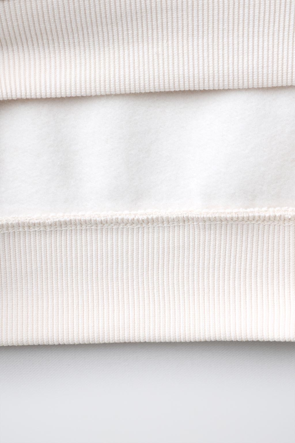 ТОЛСТОВКА С ЦВЕТОЧНЫМ ШНУРКОМ