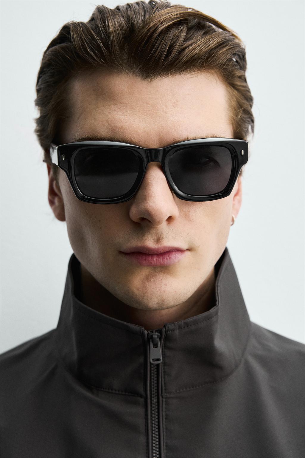 ЛЕГКАЯ НЕПРОМОКАЕМАЯ КУРТКА ИЗ ВЫСОКОТЕХНОЛОГИЧНОЙ ТКАНИ