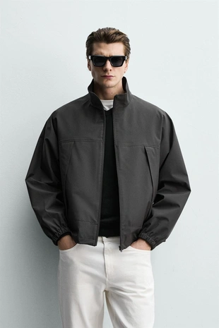 Легкая непромокаемая куртка из высокотехнологичной ткани- Заказать в России