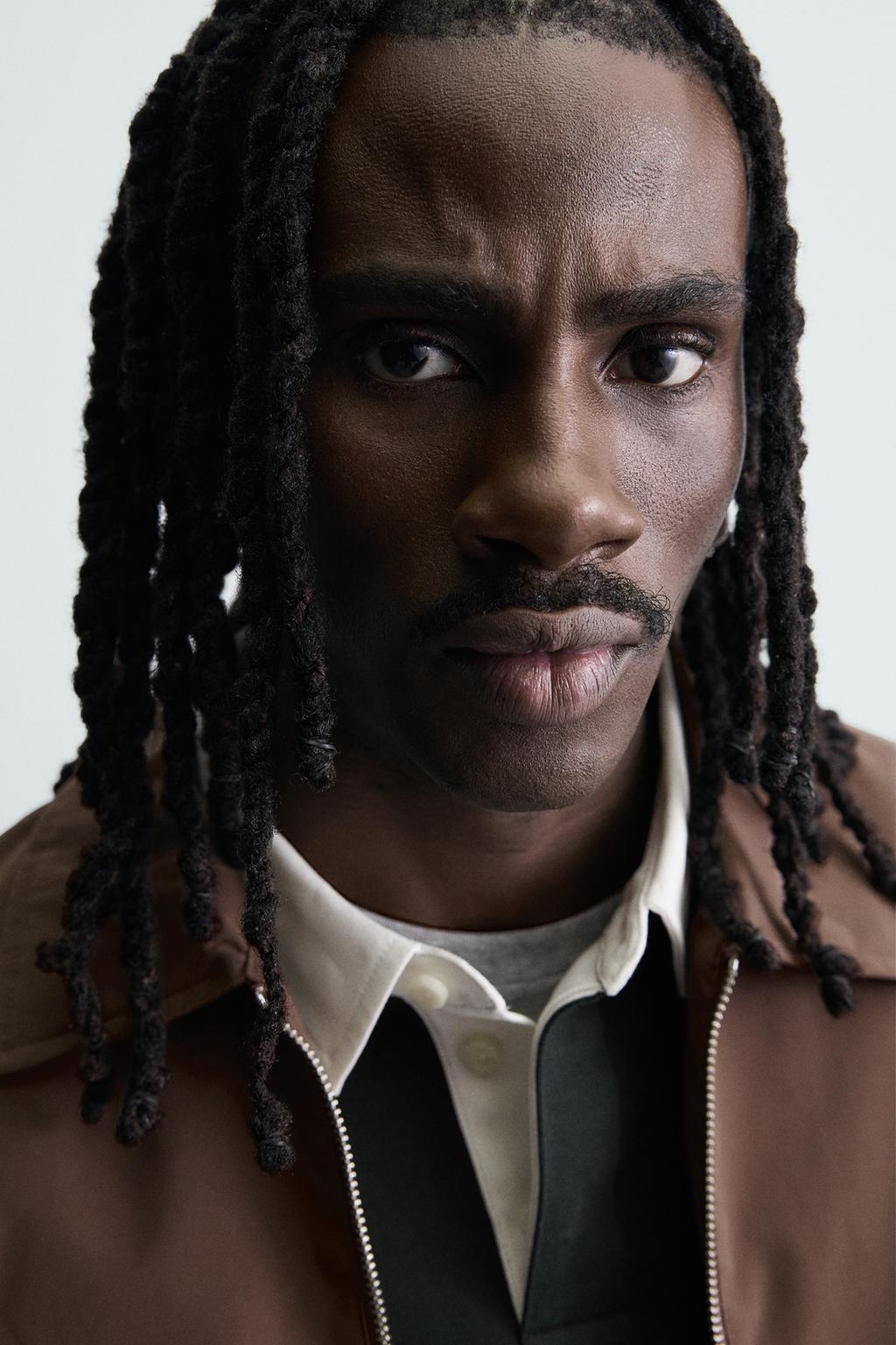 КУРТКА  ИЗ ВЫСОКОТЕХНОЛОГИЧНОЙ ТКАНИ