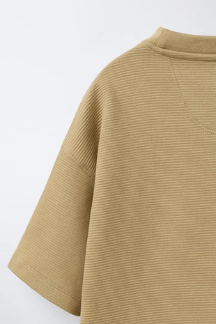 Футболка из ткани оттоман с нашивкой- Заказать в России