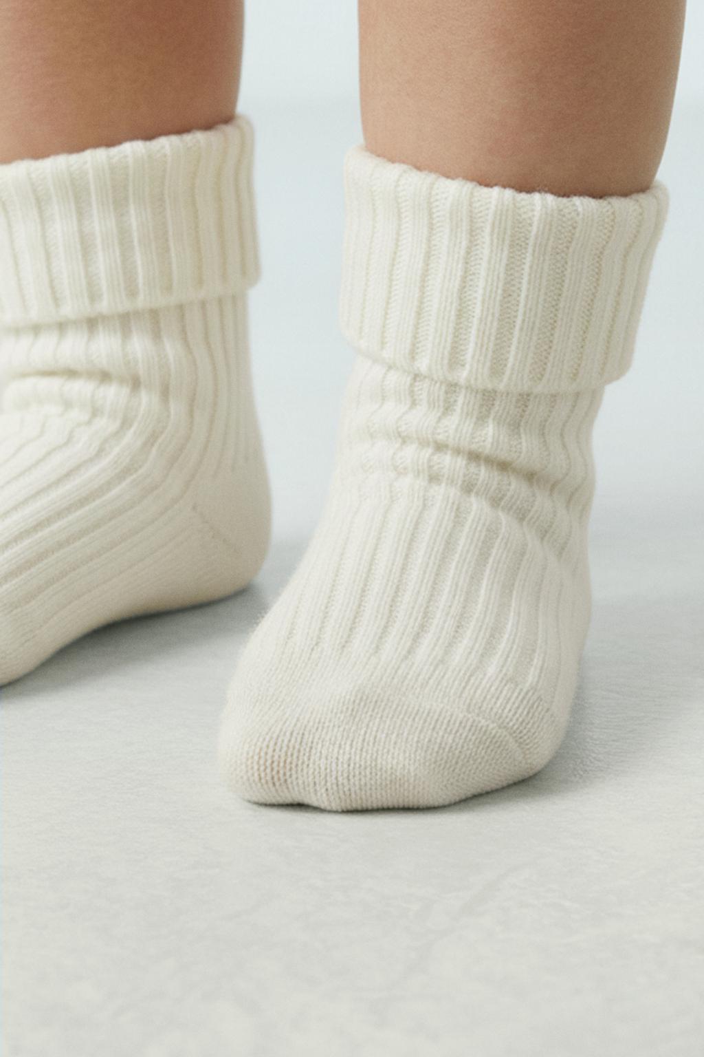 НАБОР ИЗ ЧЕТЫРЕХ ЦВЕТНЫХ НОСКОВ В КОРОБКЕ