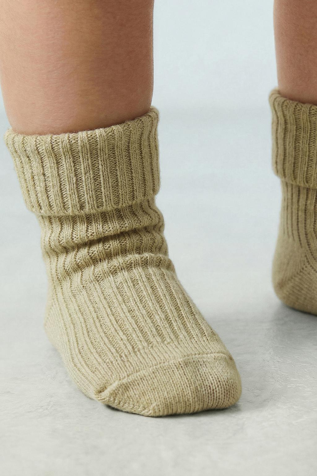 НАБОР ИЗ ЧЕТЫРЕХ ЦВЕТНЫХ НОСКОВ В КОРОБКЕ