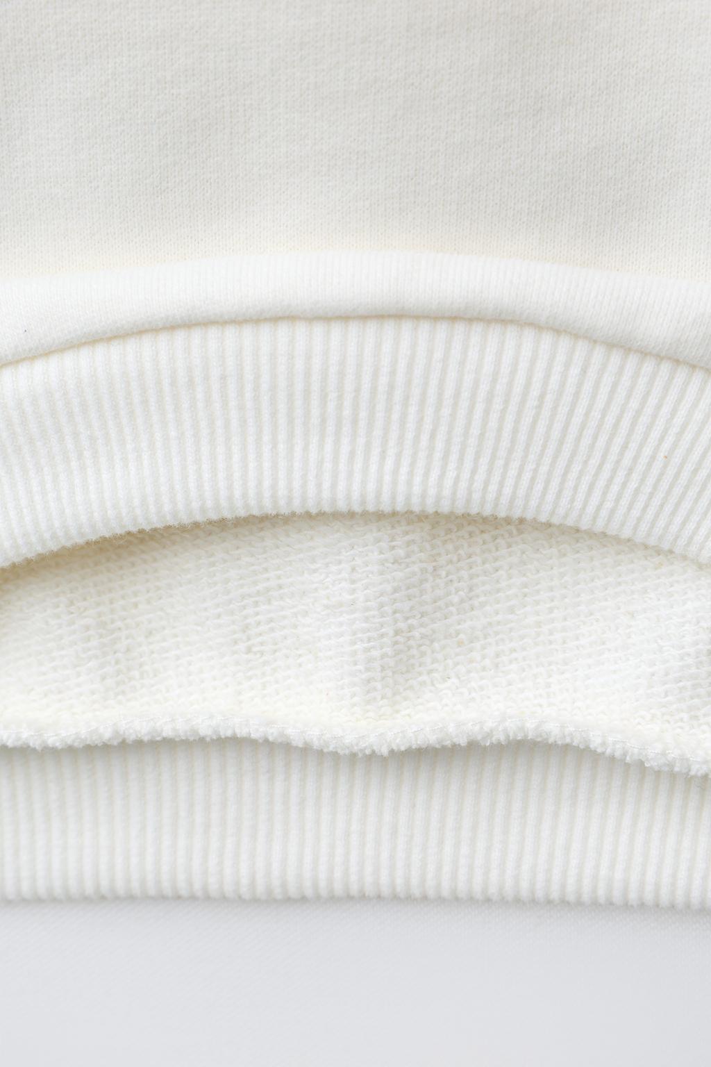 ТОЛСТОВКА С РЕЛЬЕФНЫМ ПРИНТОМ