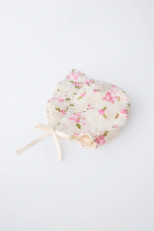 Чепчик с цветочной вышивкой- Заказать в России